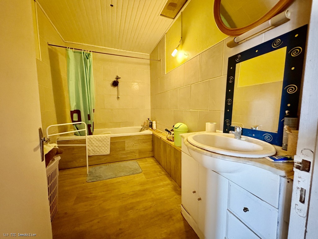 4 bedroom House in Ruffec, Charente, France – r7232