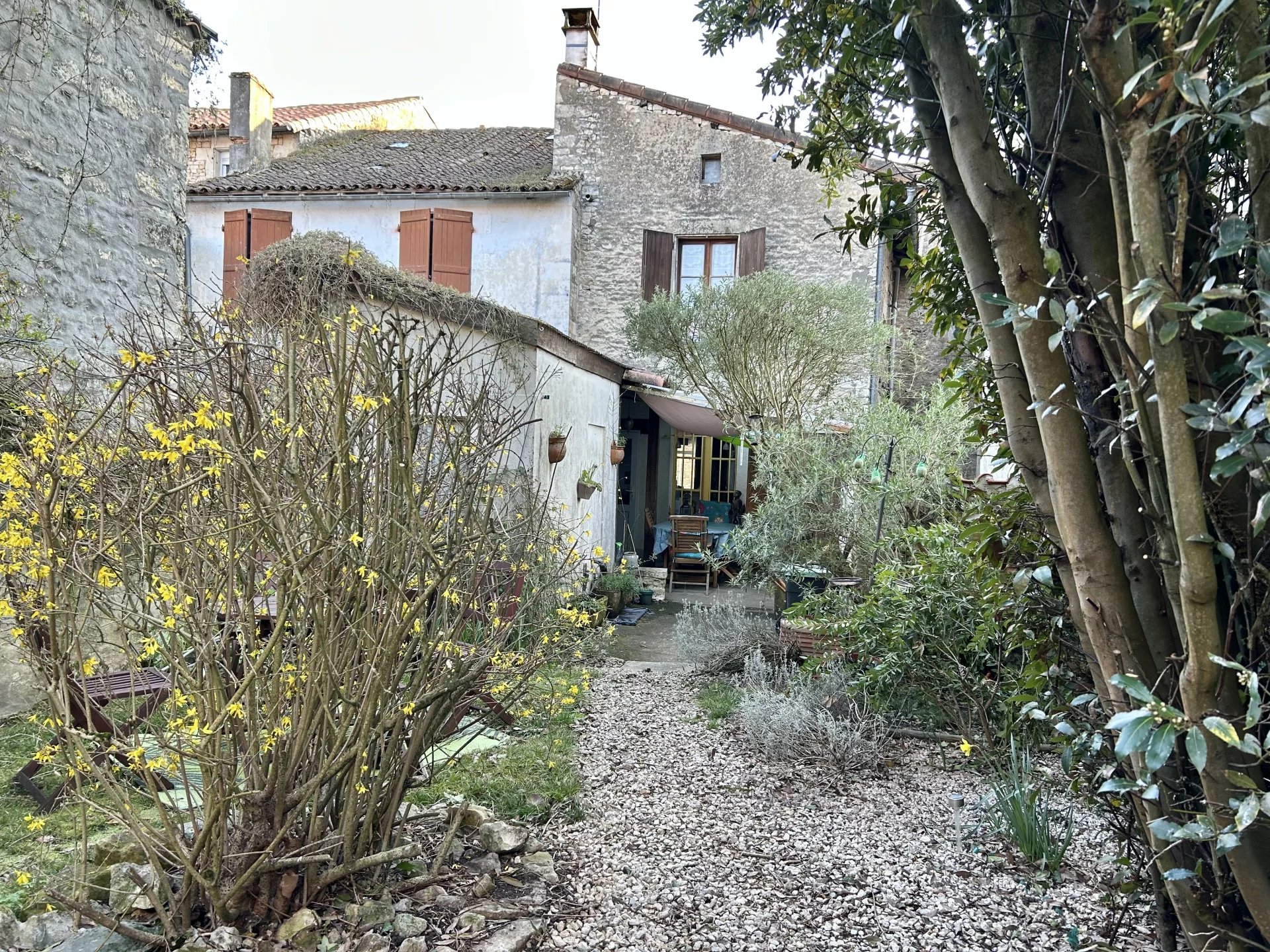 A Shop with 3 bedroom Apartment, Garden and Development Opportunity, Poitou-Charentes – France – BVI79828