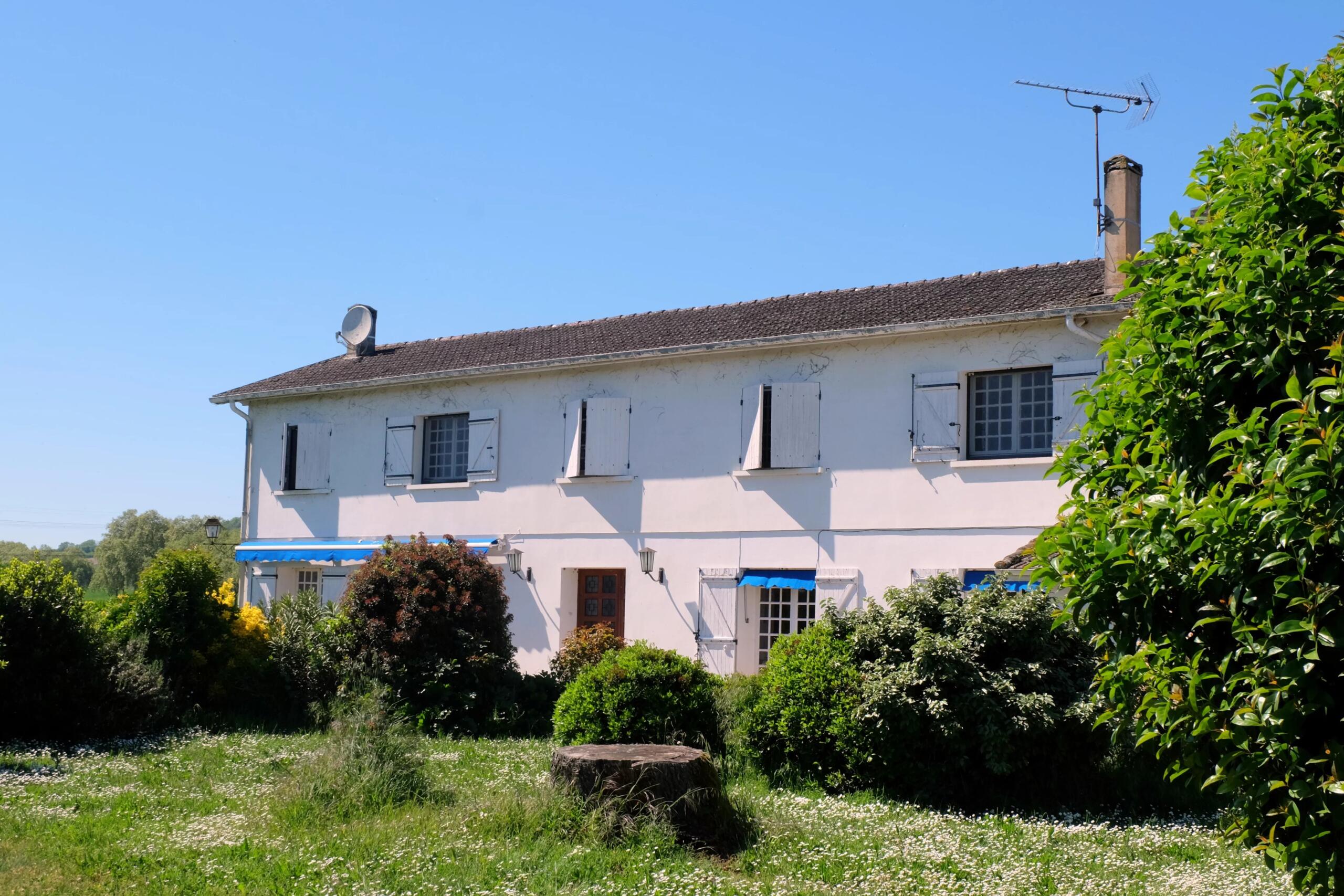Large Country Property with Gite and Nearly 2 Hectares of Land, Aquitaine – France – BVI57893