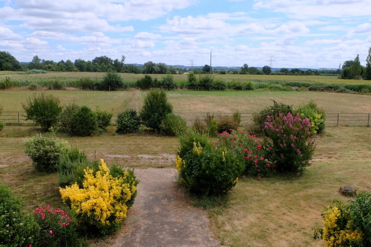 Large Country Property with Gite and Nearly 2 Hectares of Land, Aquitaine – France – BVI57893