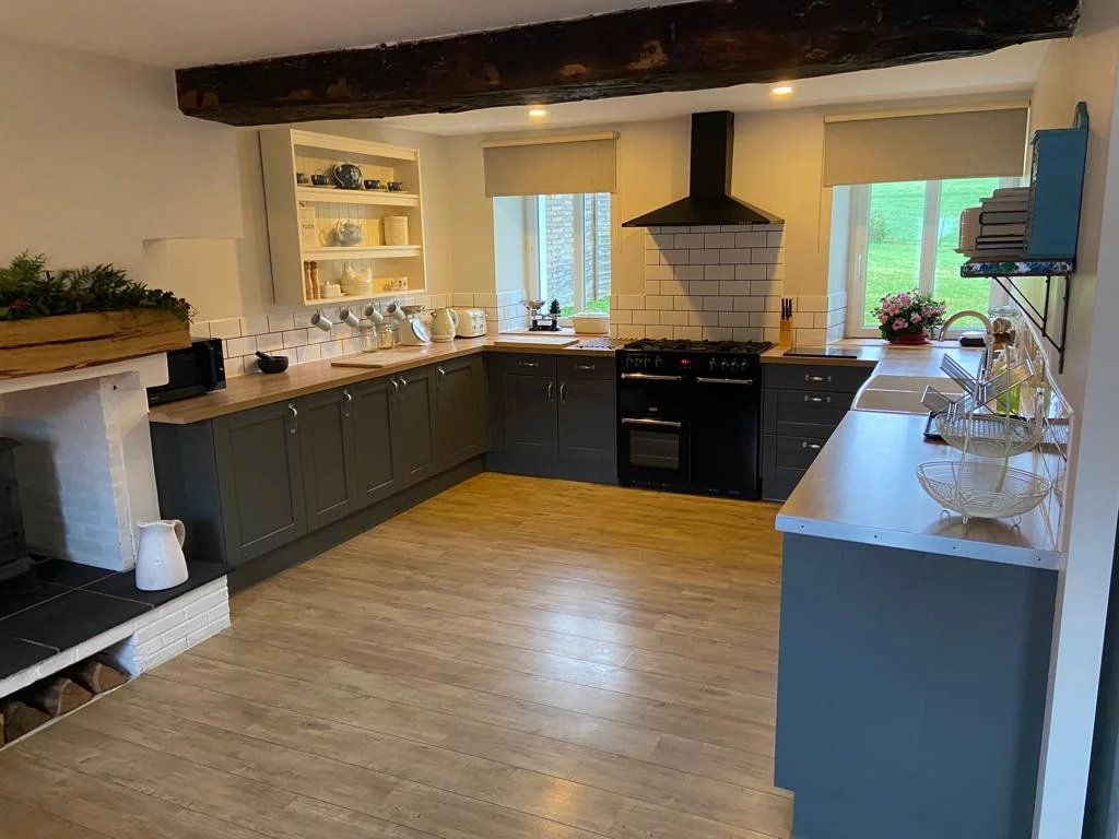 Fully renovated 6 bedroom house with feature tower, lake, pool, barn and 1 bed gite, Poitou-Charentes – France – BVI80177