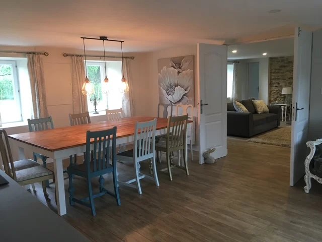 Fully renovated 6 bedroom house with feature tower, lake, pool, barn and 1 bed gite, Poitou-Charentes – France – BVI80177