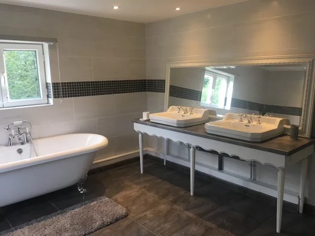 Fully renovated 6 bedroom house with feature tower, lake, pool, barn and 1 bed gite, Poitou-Charentes – France – BVI80177