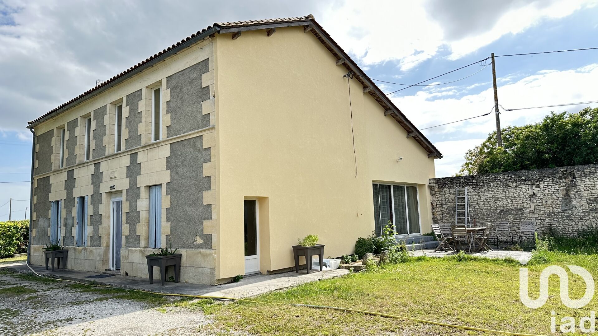 5 bedroom Maison de campagne in Fontaines-d’Ozillac, FR – 1572247