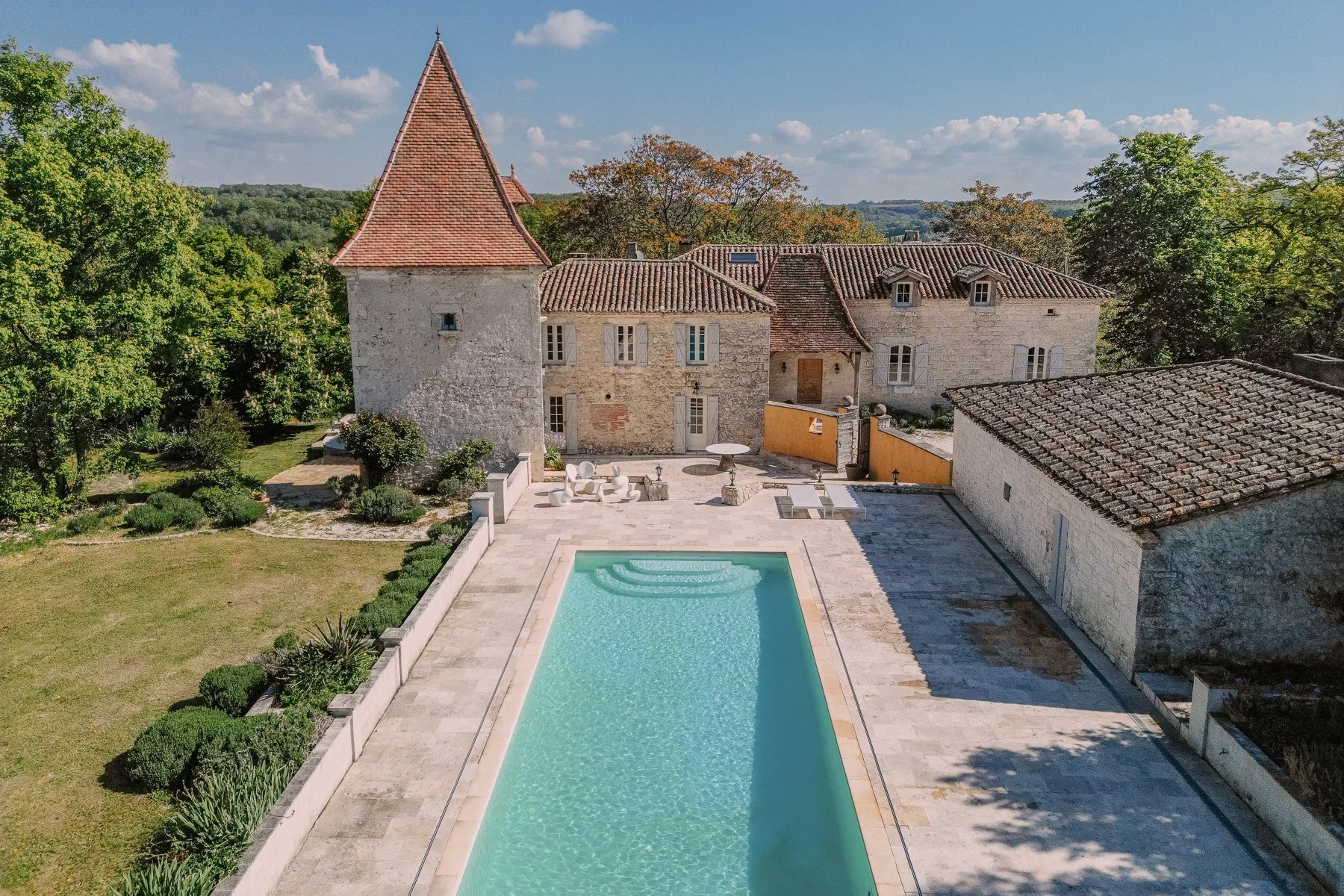 Magnificent 18th century manor house set in 8.6 hectares, Midi-Pyrénées – France – BVI73432