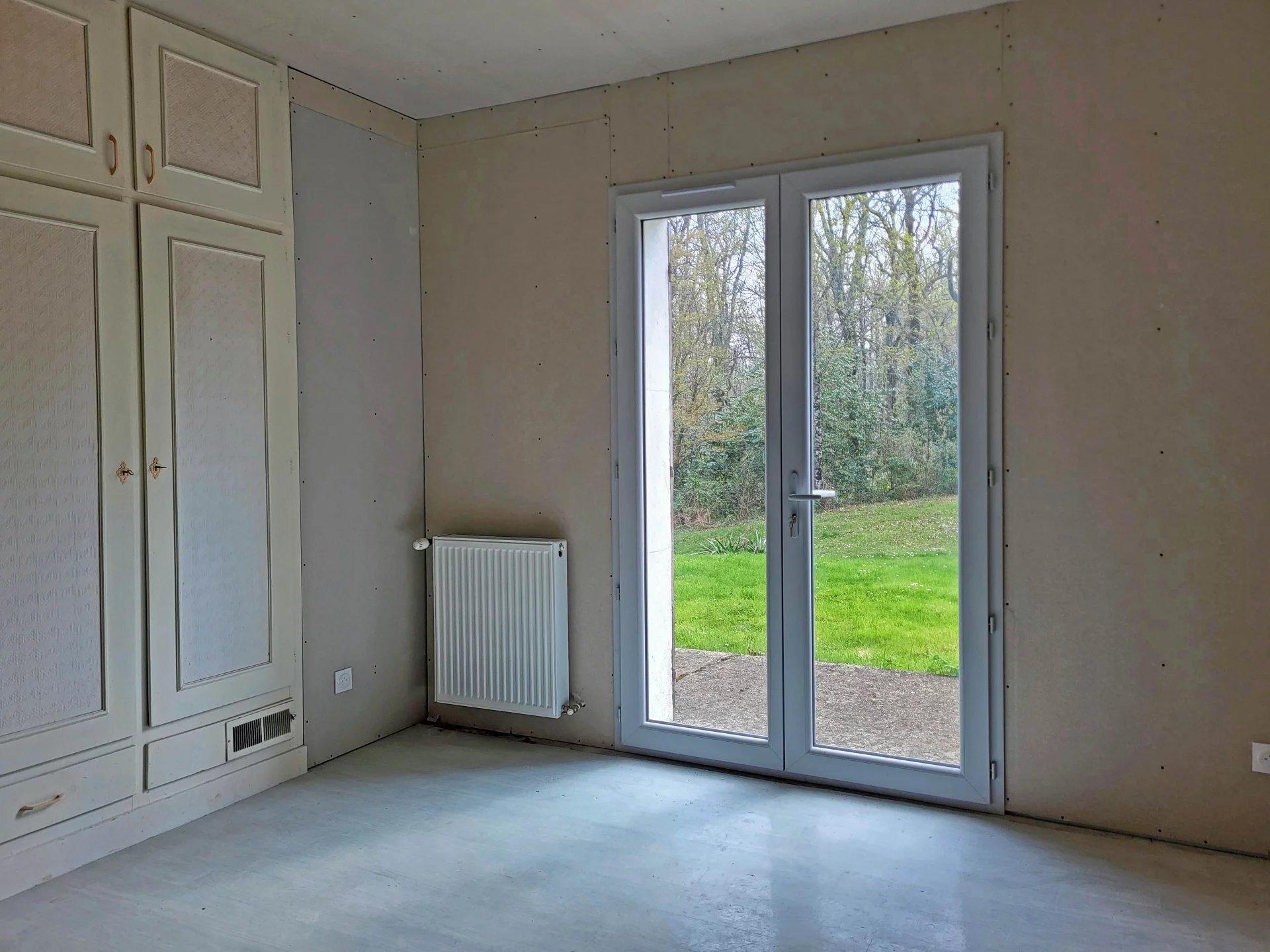 Large, detached house in a glorious setting, just a stone’s throw from Cognac Golf Club., Poitou-Charentes – France – BVI80241