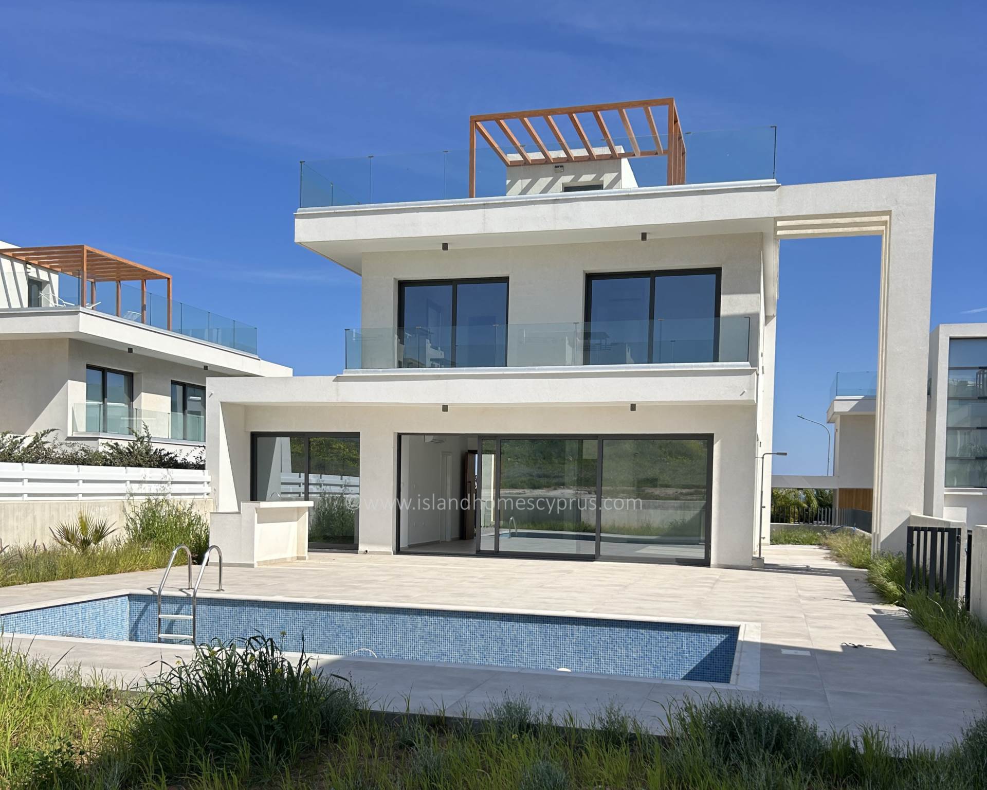 5 bedroom Detached in Pernera, Famagusta, Cyprus – BtP102dp