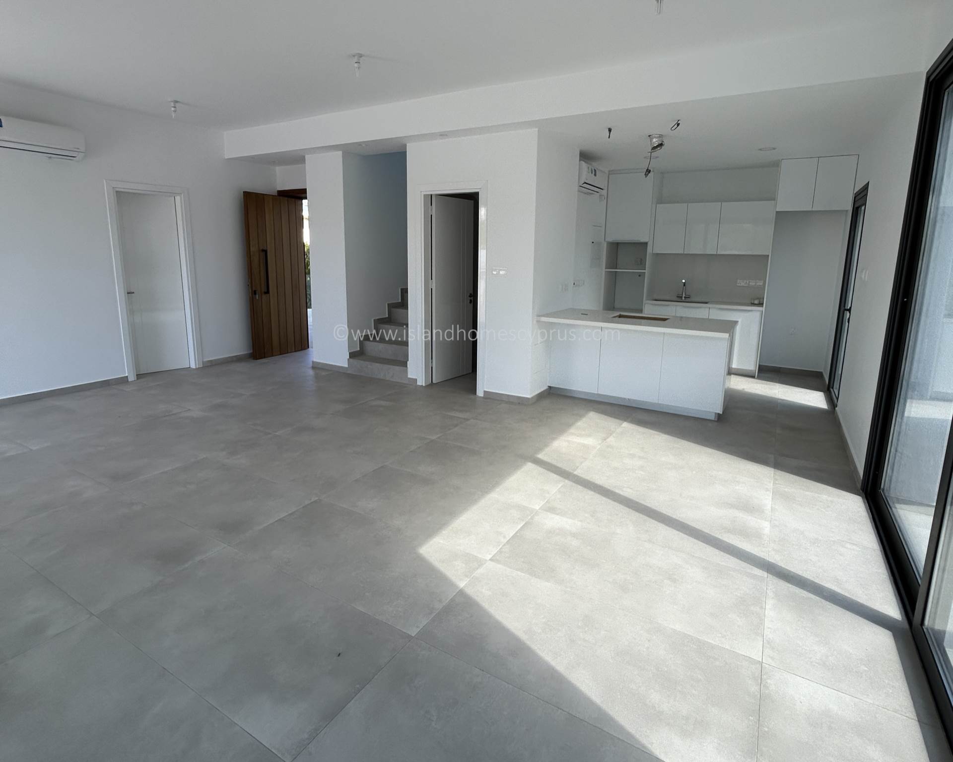 5 bedroom Detached in Pernera, Famagusta, Cyprus – BtP102dp