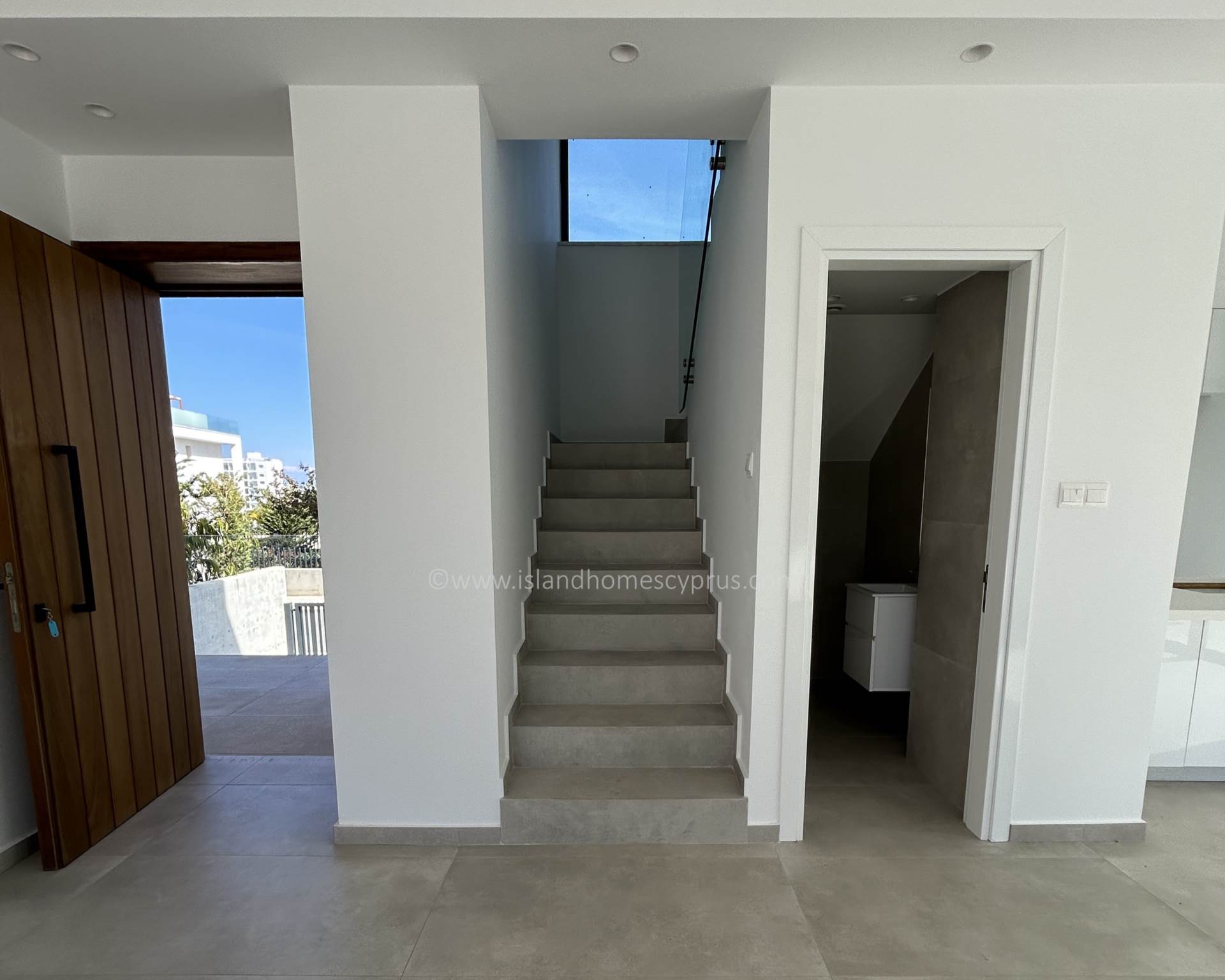 5 bedroom Detached in Pernera, Famagusta, Cyprus – BtP102dp