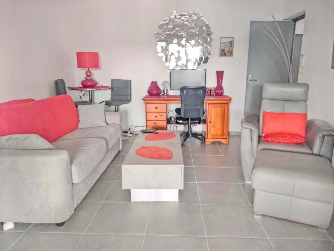 2 bedroom t3 in Six-fours-les-plages, Var, France – 12030369945