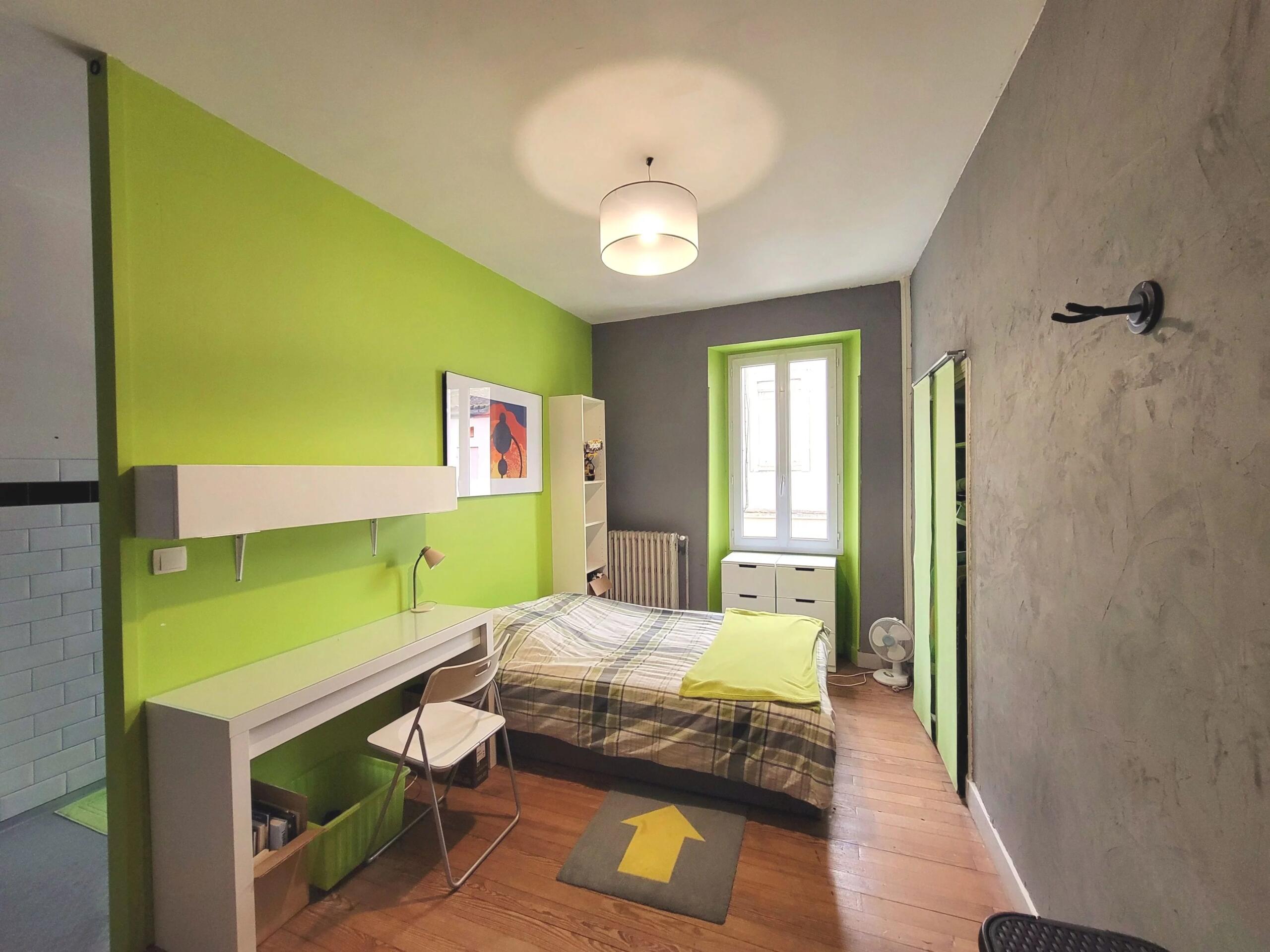 Spaceous town house with private garden in the centre of a thriving bastide, Aquitaine – France – BVI78968