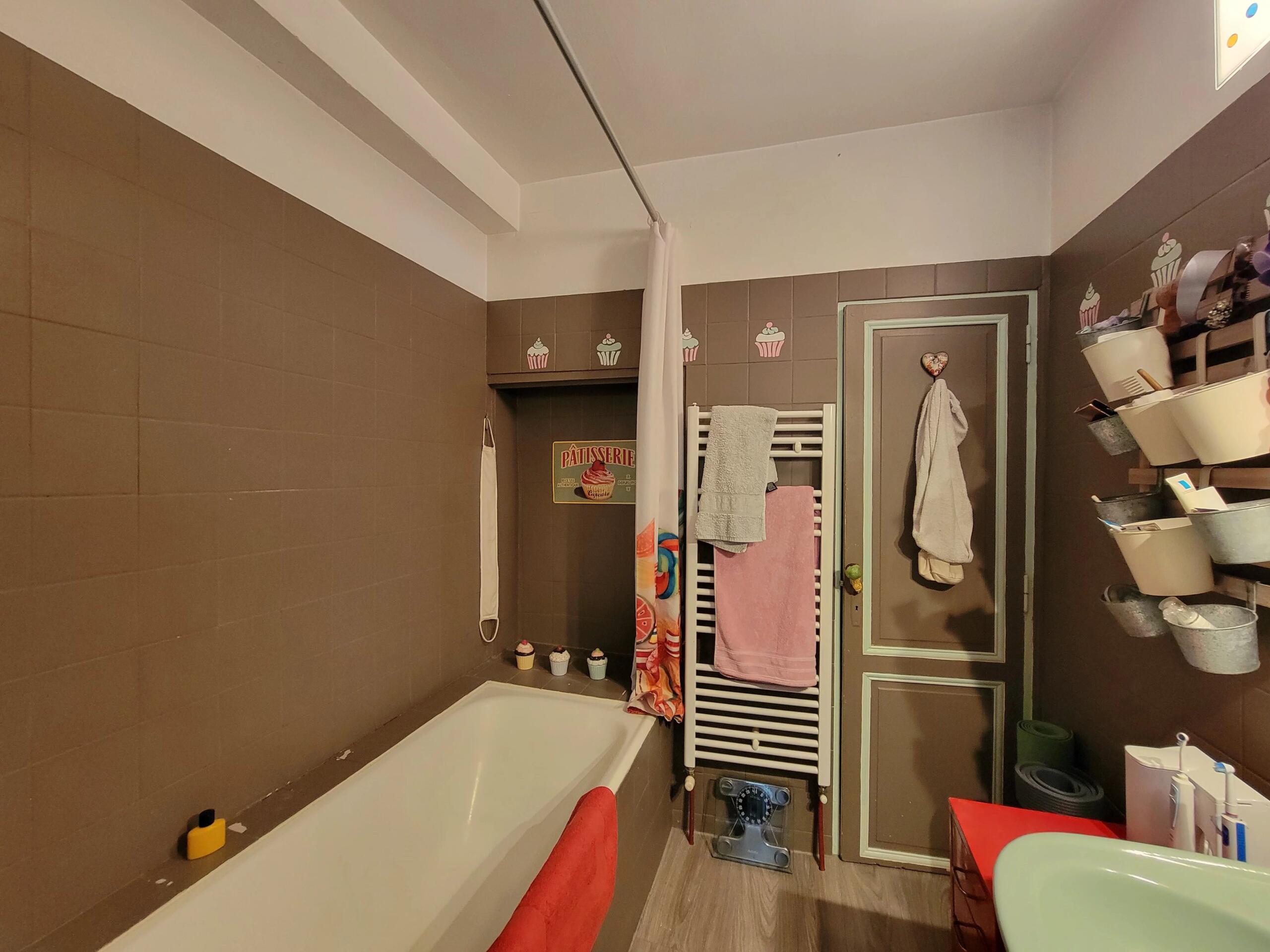 Spaceous town house with private garden in the centre of a thriving bastide, Aquitaine – France – BVI78968