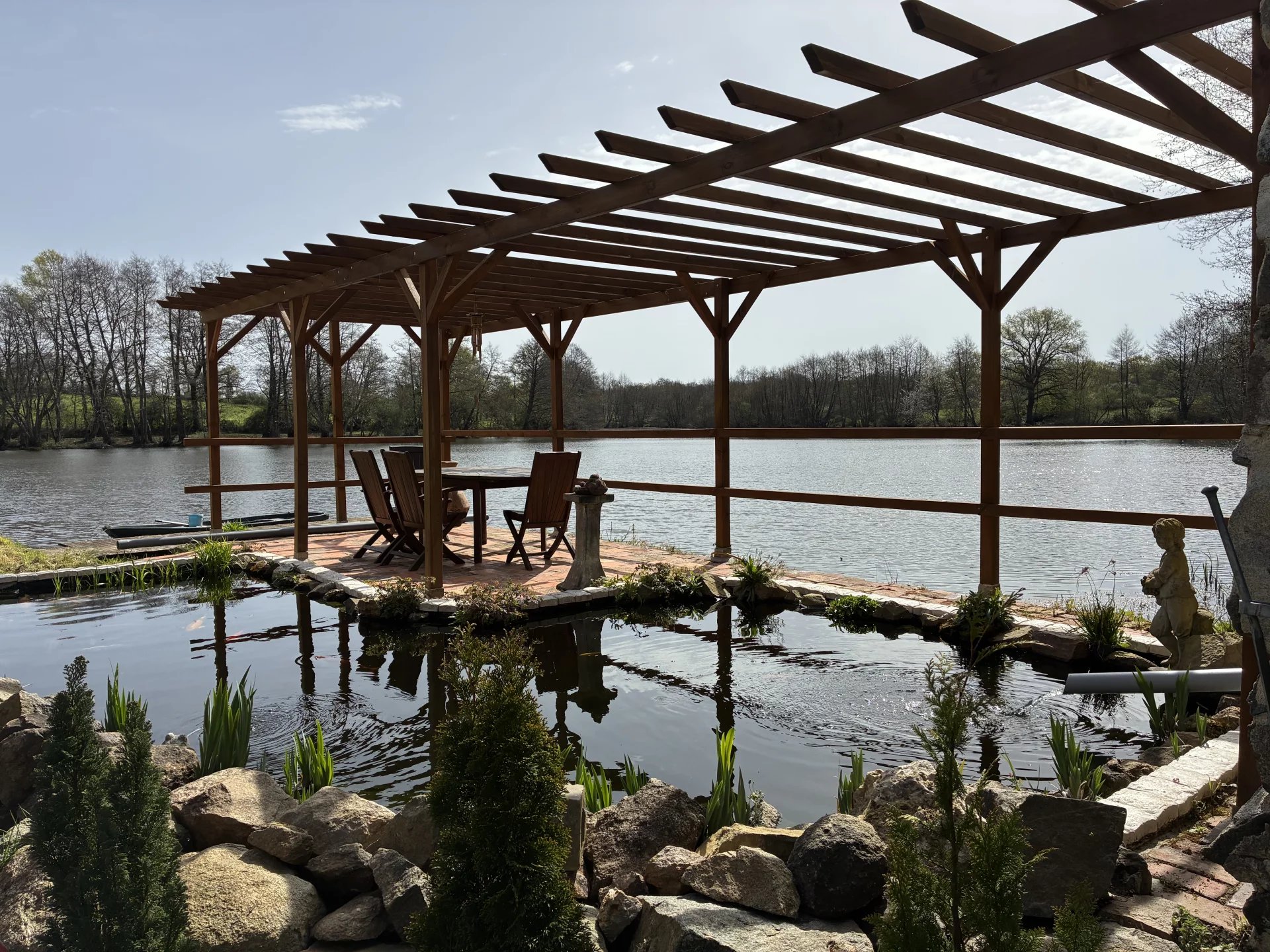 Character farmhouse, mill and lake of 3.8 hectares, Poitou-Charentes – France – BVI77922