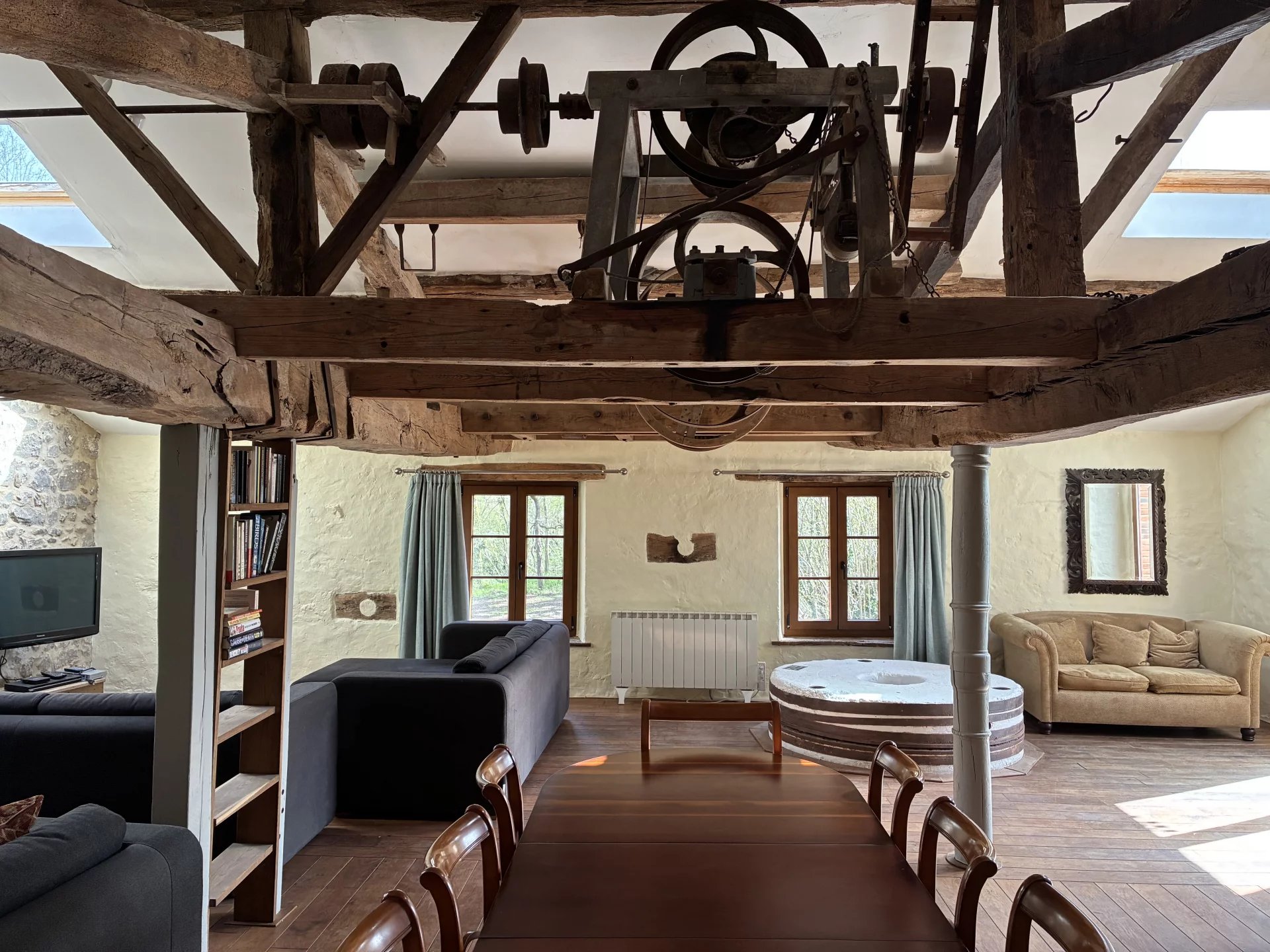 Character farmhouse, mill and lake of 3.8 hectares, Poitou-Charentes – France – BVI77922