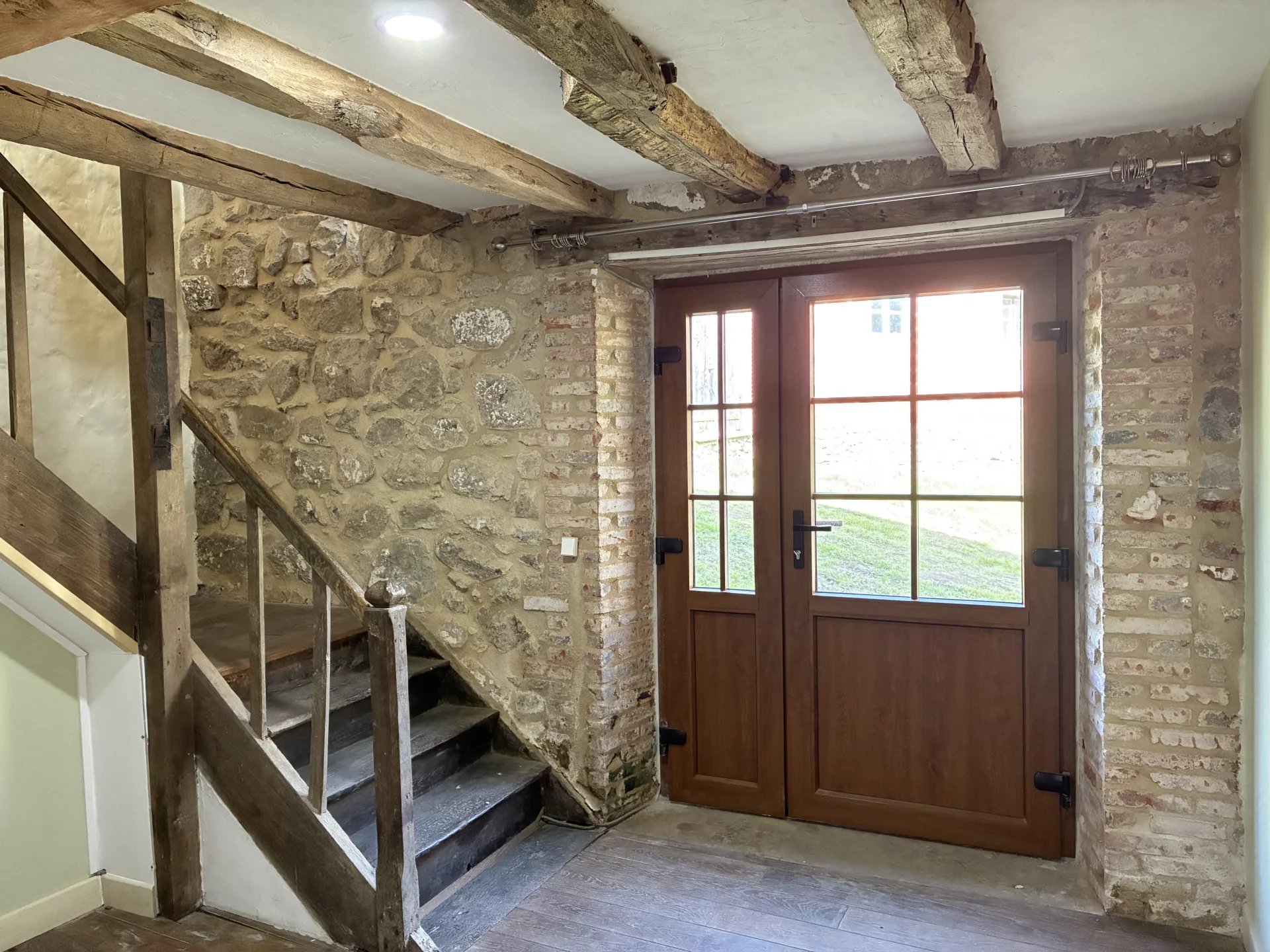 Character farmhouse, mill and lake of 3.8 hectares, Poitou-Charentes – France – BVI77922