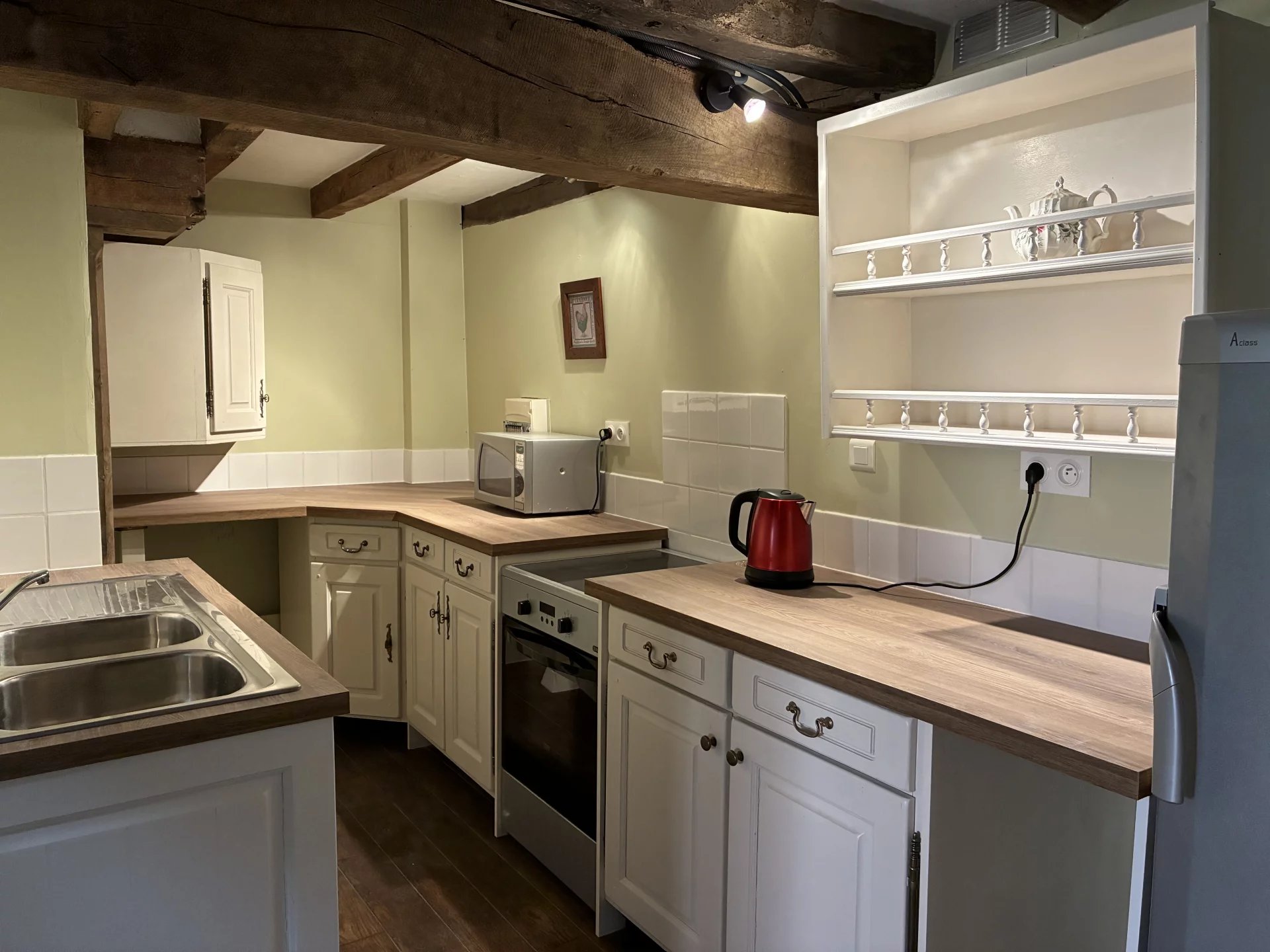 Character farmhouse, mill and lake of 3.8 hectares, Poitou-Charentes – France – BVI77922