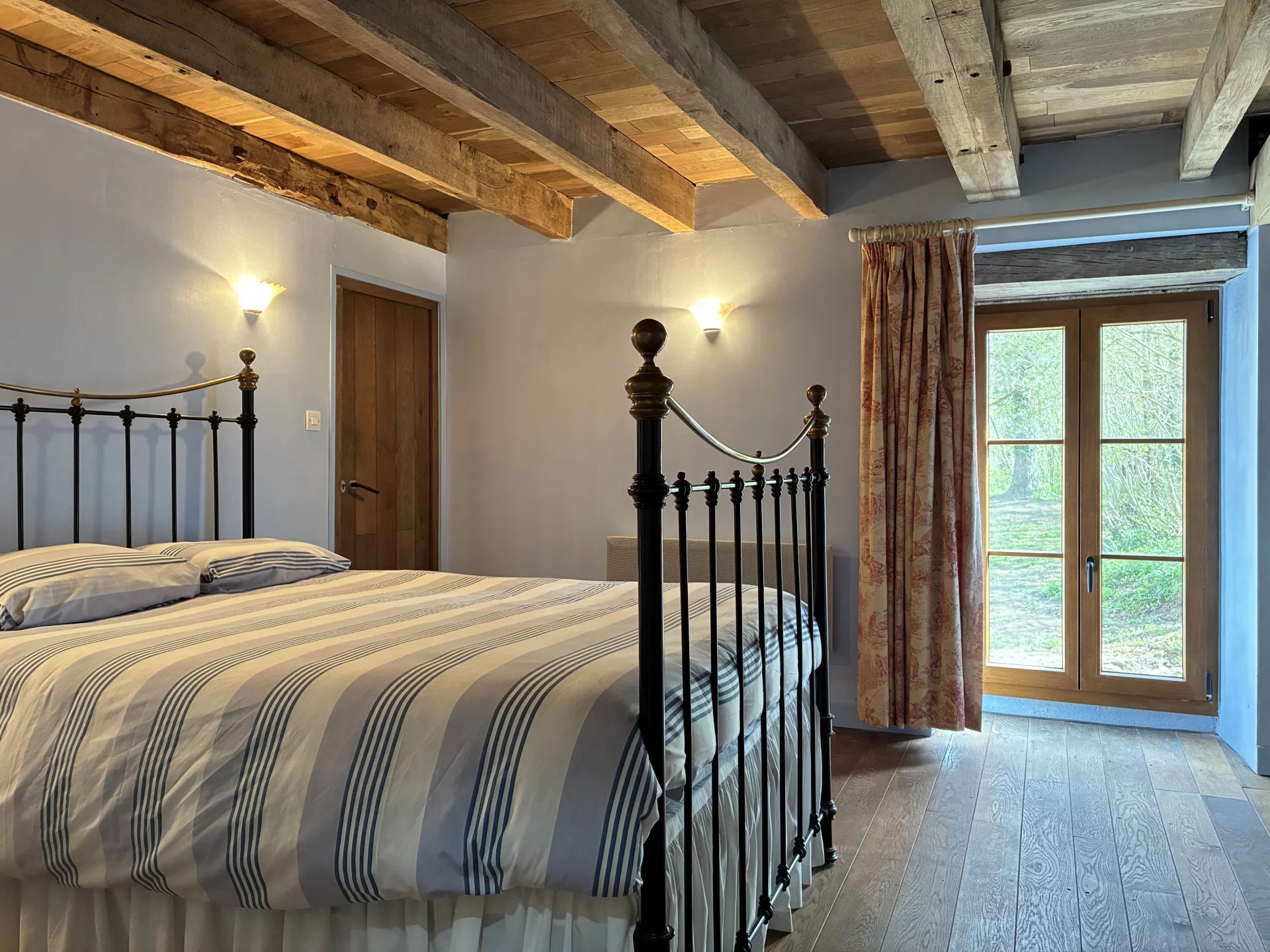 Character farmhouse, mill and lake of 3.8 hectares, Poitou-Charentes – France – BVI77922