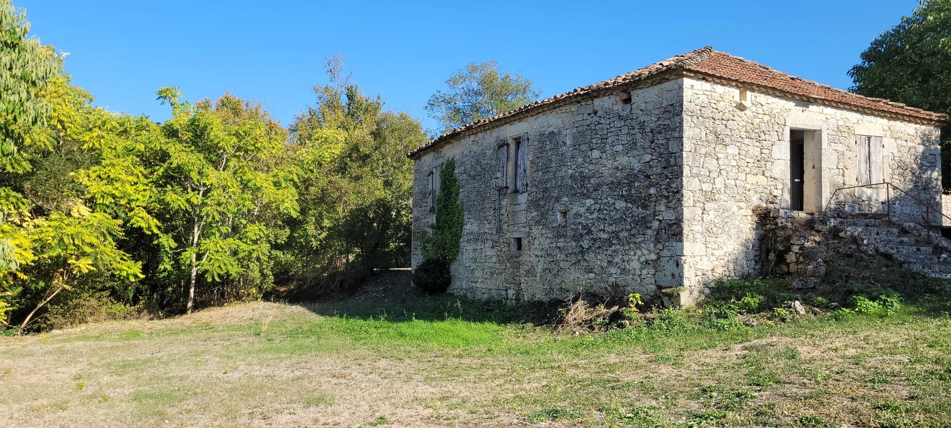Stone house in a small hamlet, Midi-Pyrénées – France – BVI63821