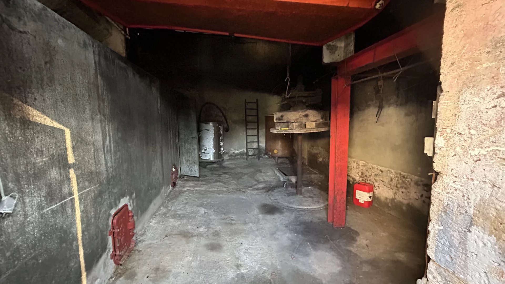 Farmhouse to renovate, around 5000m2 of land, Poitou-Charentes – France – BVI73350