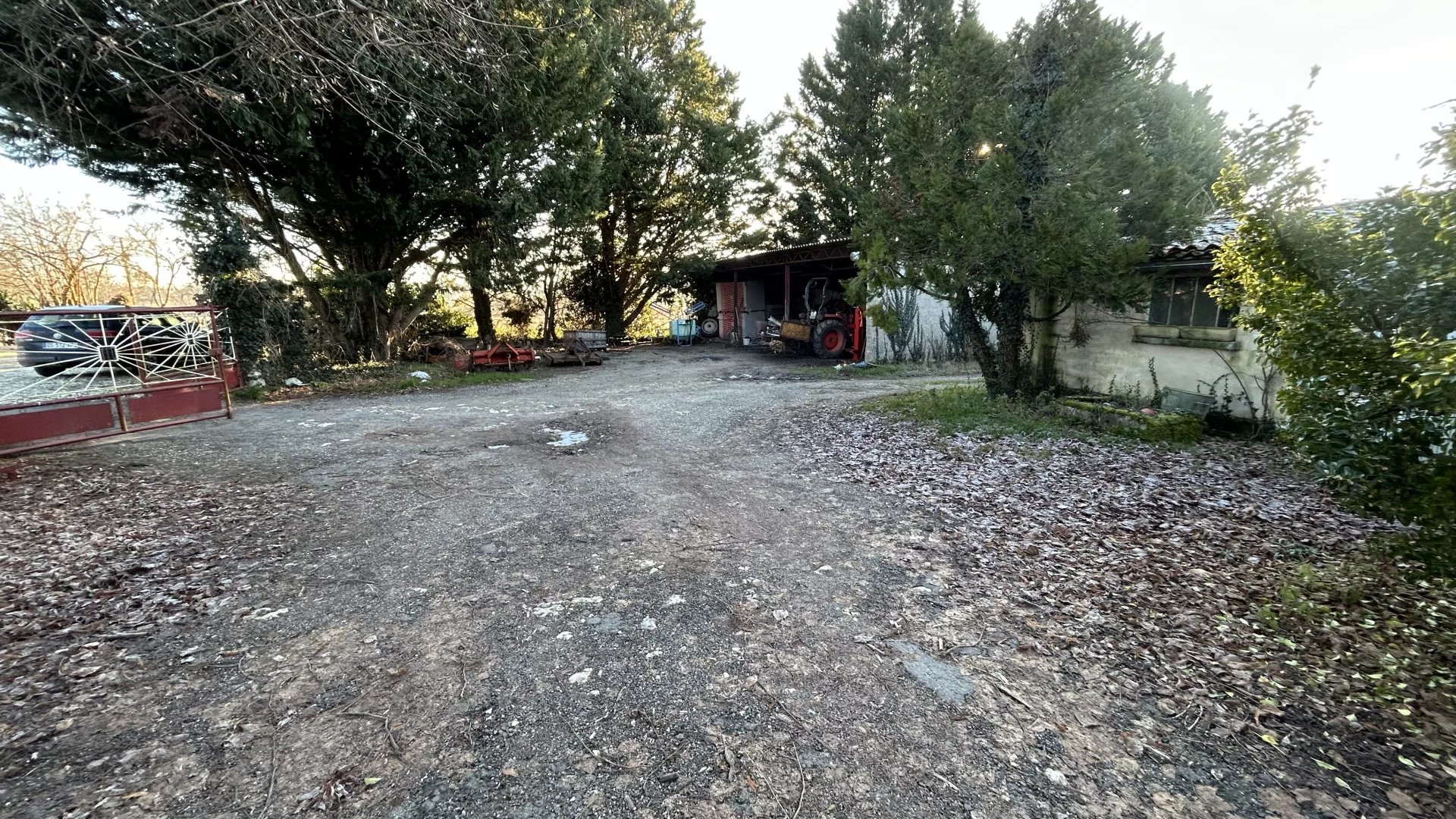 Farmhouse to renovate, around 5000m2 of land, Poitou-Charentes – France – BVI73350