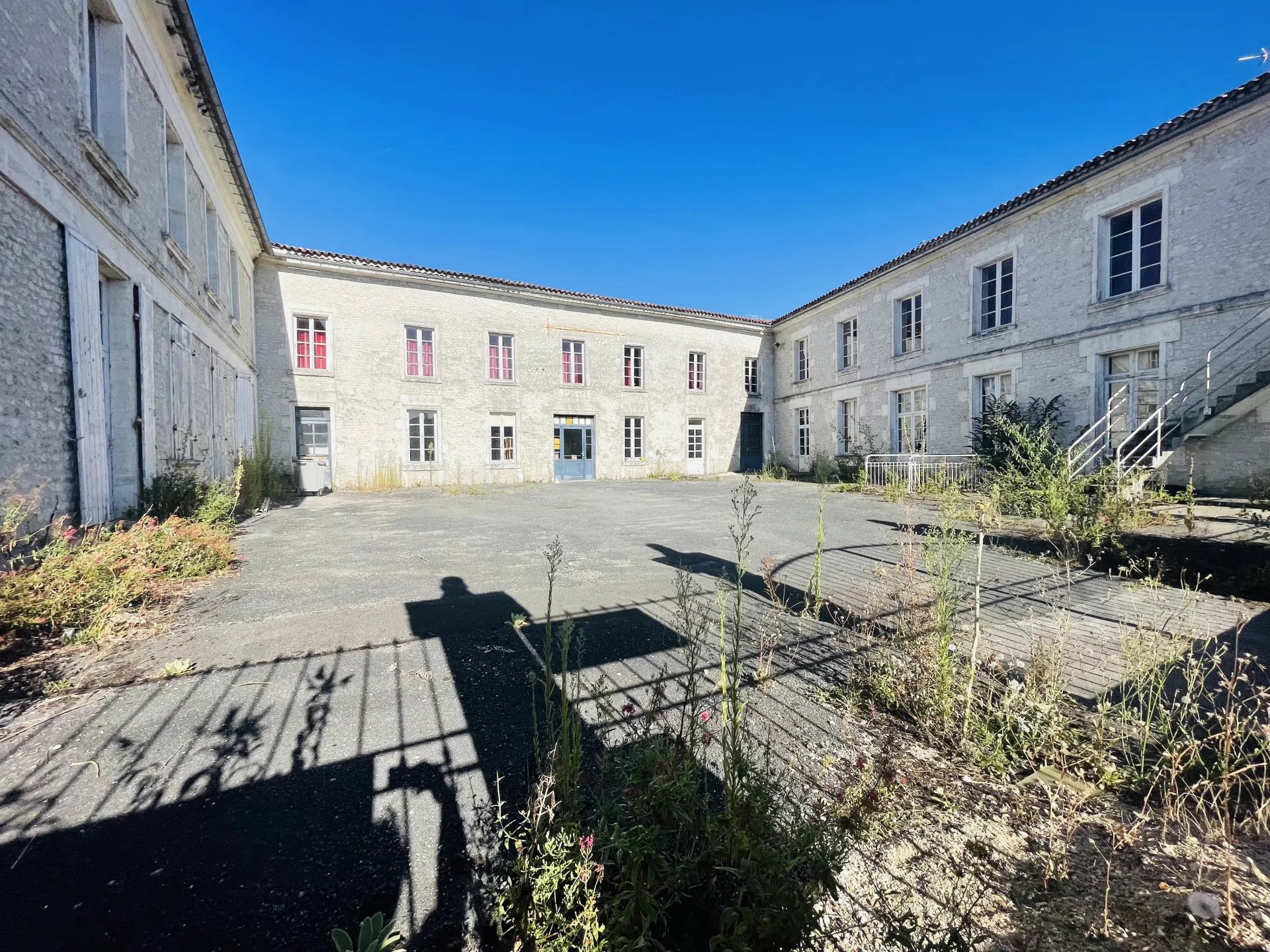 Property complex, Poitou-Charentes – France – BVI76930