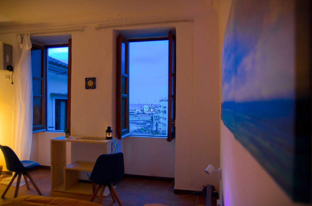 Sea view old town flat – Le finestre sul giardino
