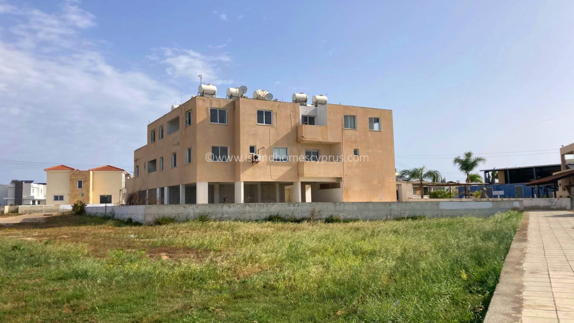 Complex in Paralimni, Famagusta, Cyprus – PaR214
