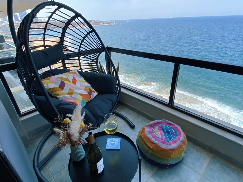 Gorgeous seafront flat in Malta