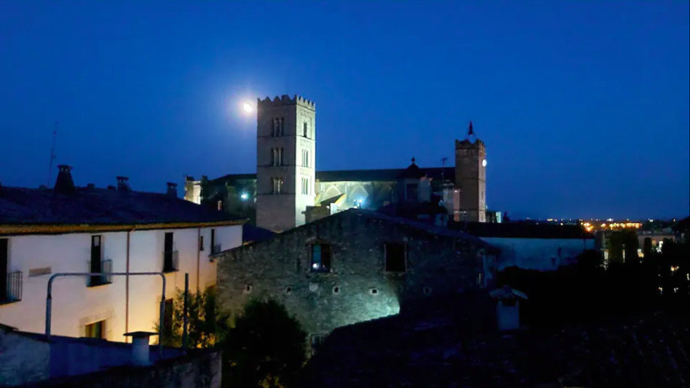 The Blue House of the Costa Brava Lenis attic