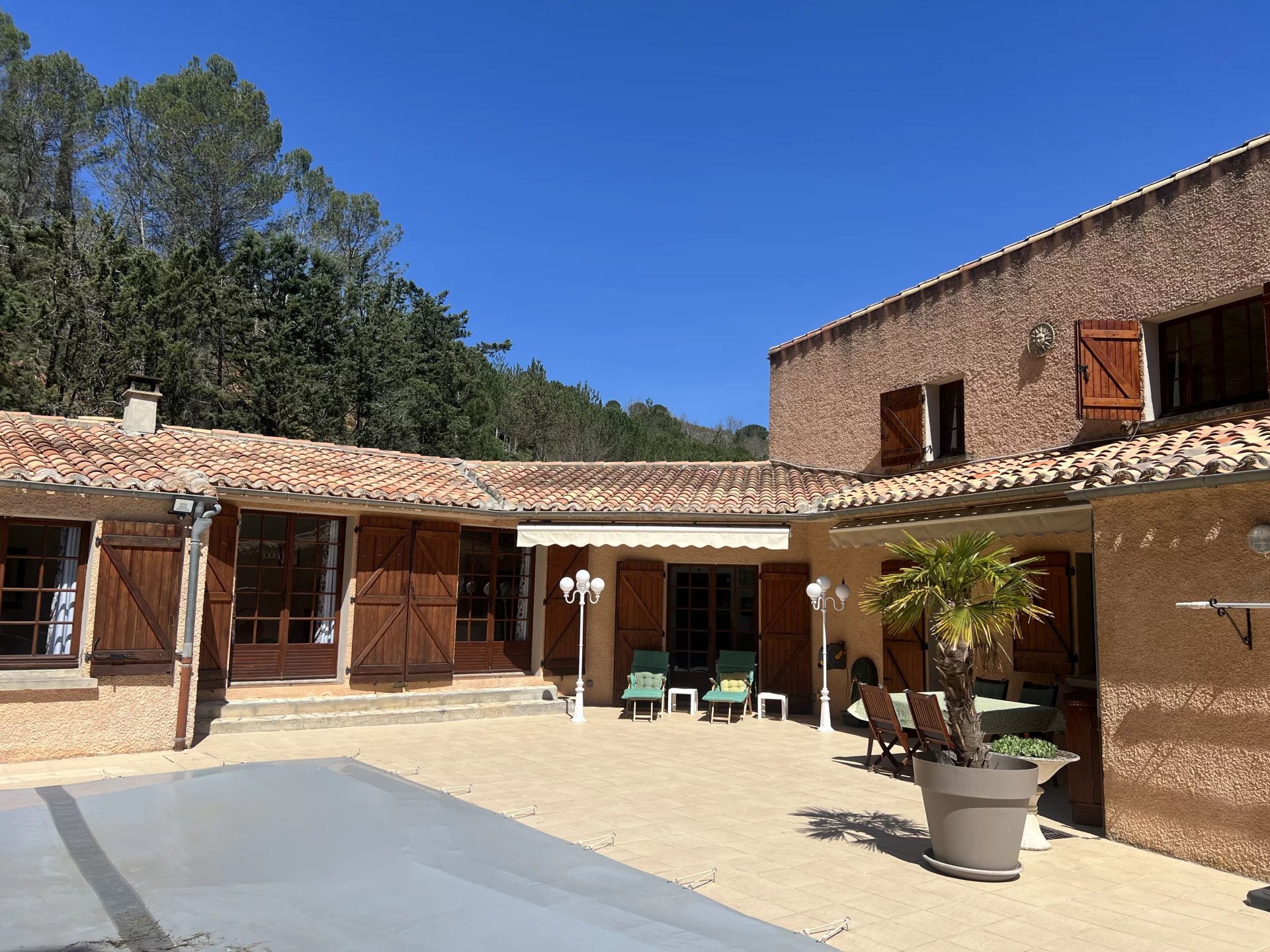 Attractive 5 bedroomed Detached Property with Pool, Views and Garage, Languedoc-Roussillon – France – BVI78954