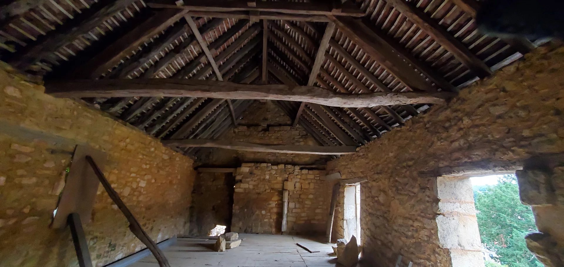 Charming Stone Townhouse with Exceptional Potential, Aquitaine – France – BVI75806