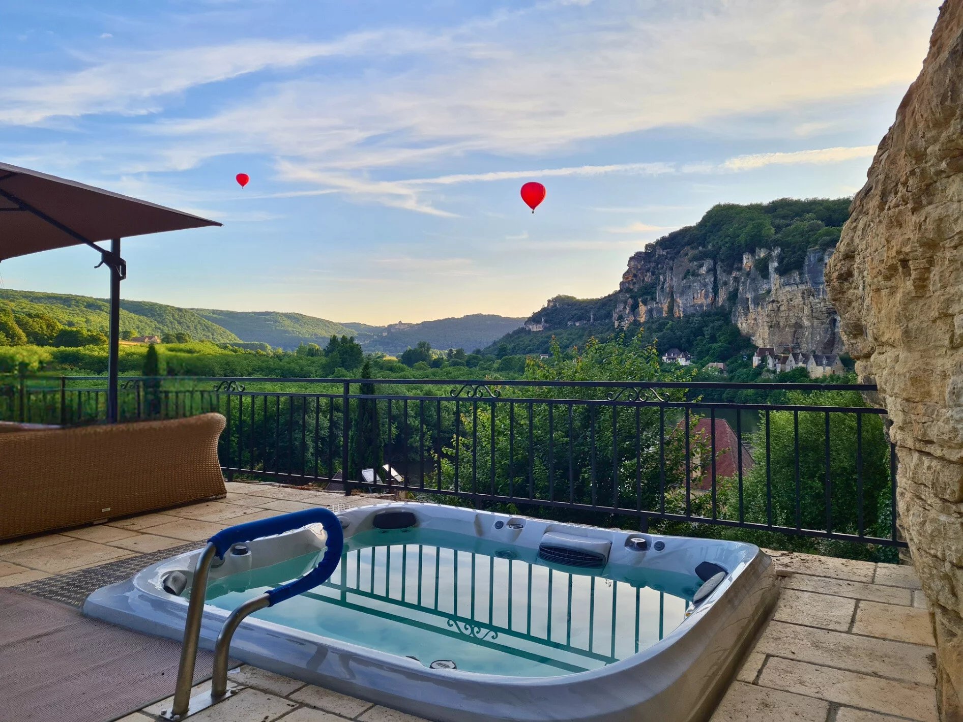 Stunning  3 bed house with panoramic terrace and views over La Roque Gageac, Aquitaine – France – BVI76025