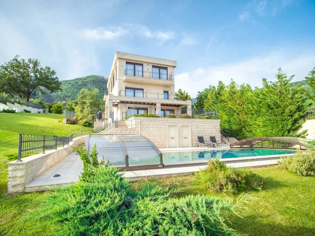 6 bedroom Villa in Mrcevac, Montenegro – CMM52716
