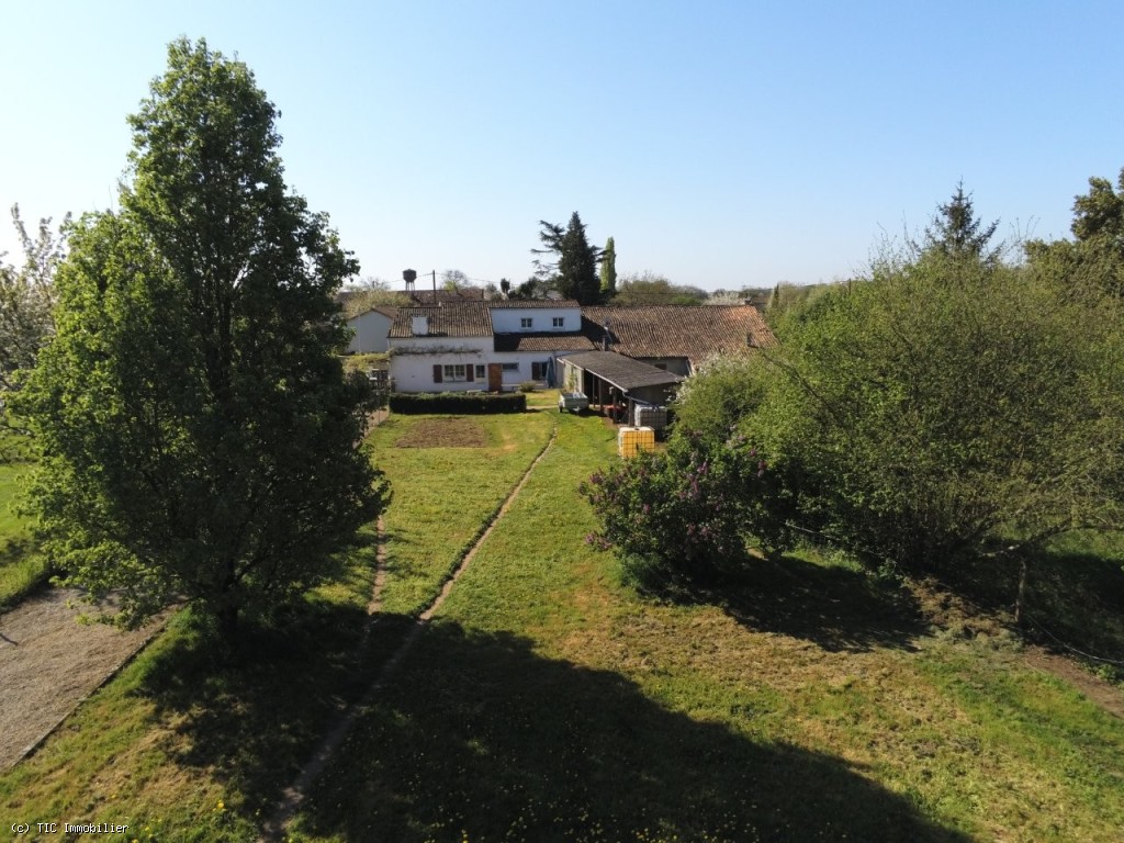 5 bedroom House in Ruffec, Vienne, France – r7246