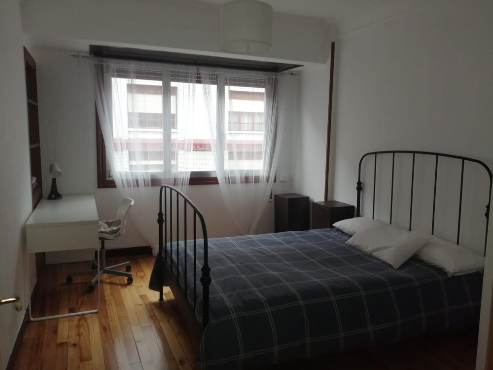 Large and bright apartment near underground