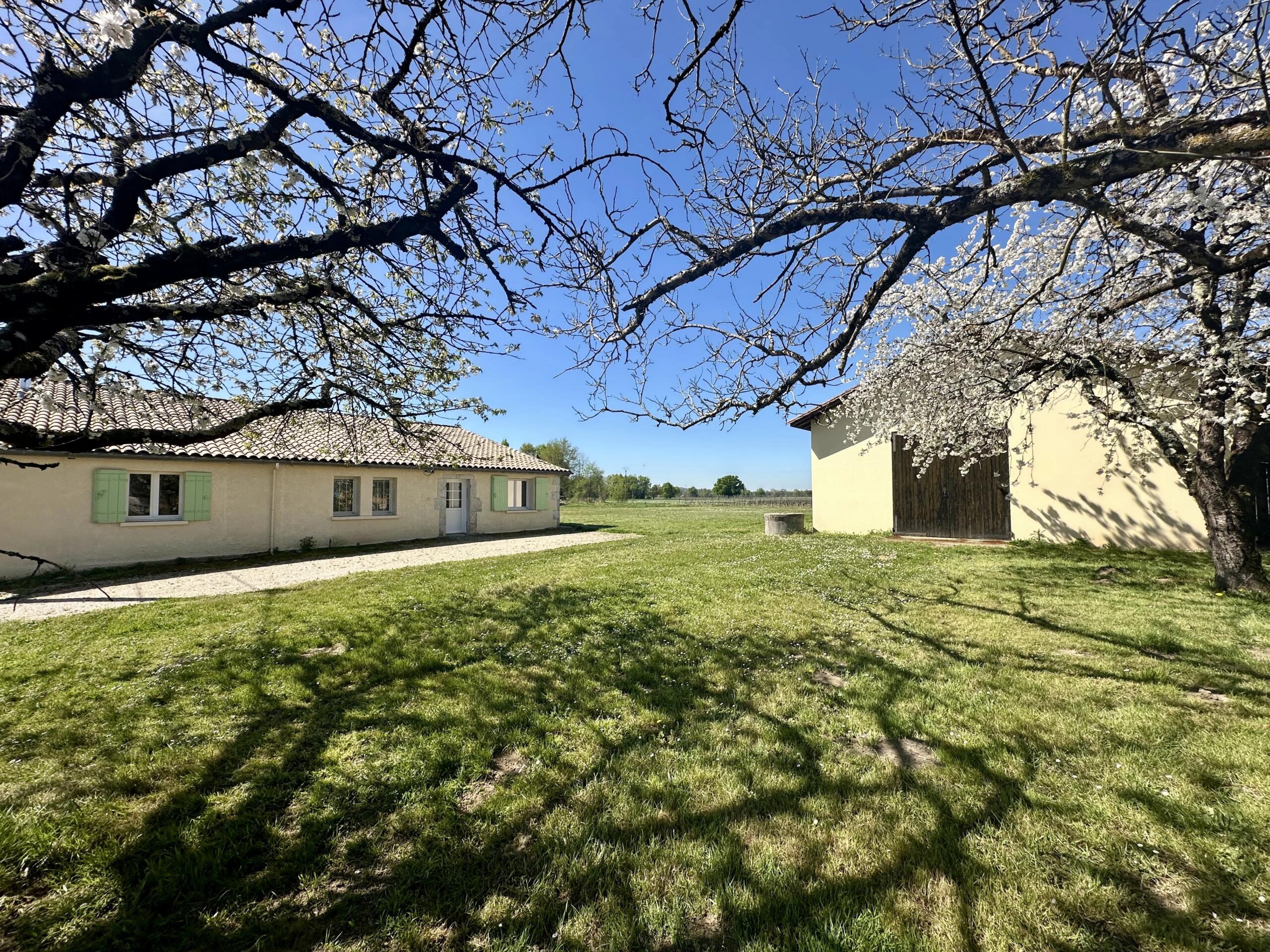 Recently renovated stone village house with barn and garage, Aquitaine – France – BVI80090