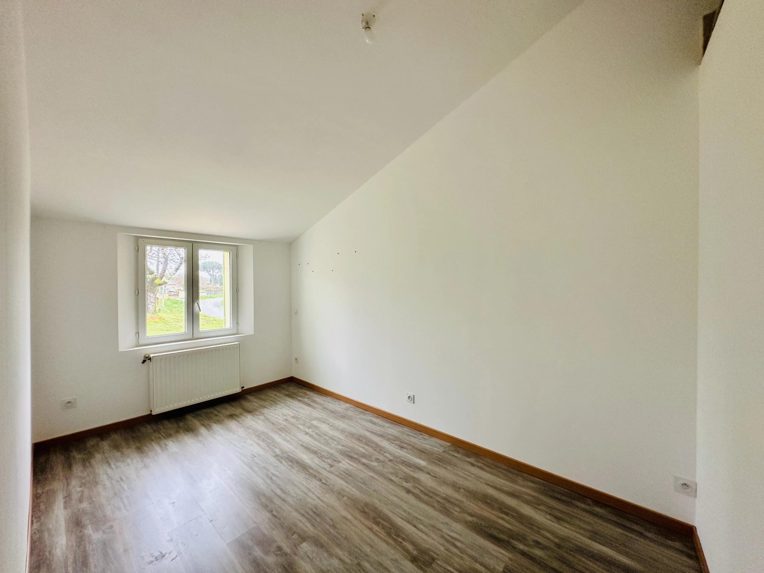 Recently renovated stone village house with barn and garage, Aquitaine – France – BVI80090