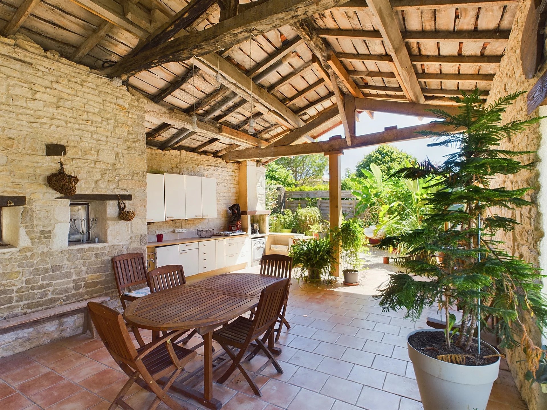 Between Mansle and Tusson, stone house offering spacious accommodation, Aquitaine – France – BVI76177