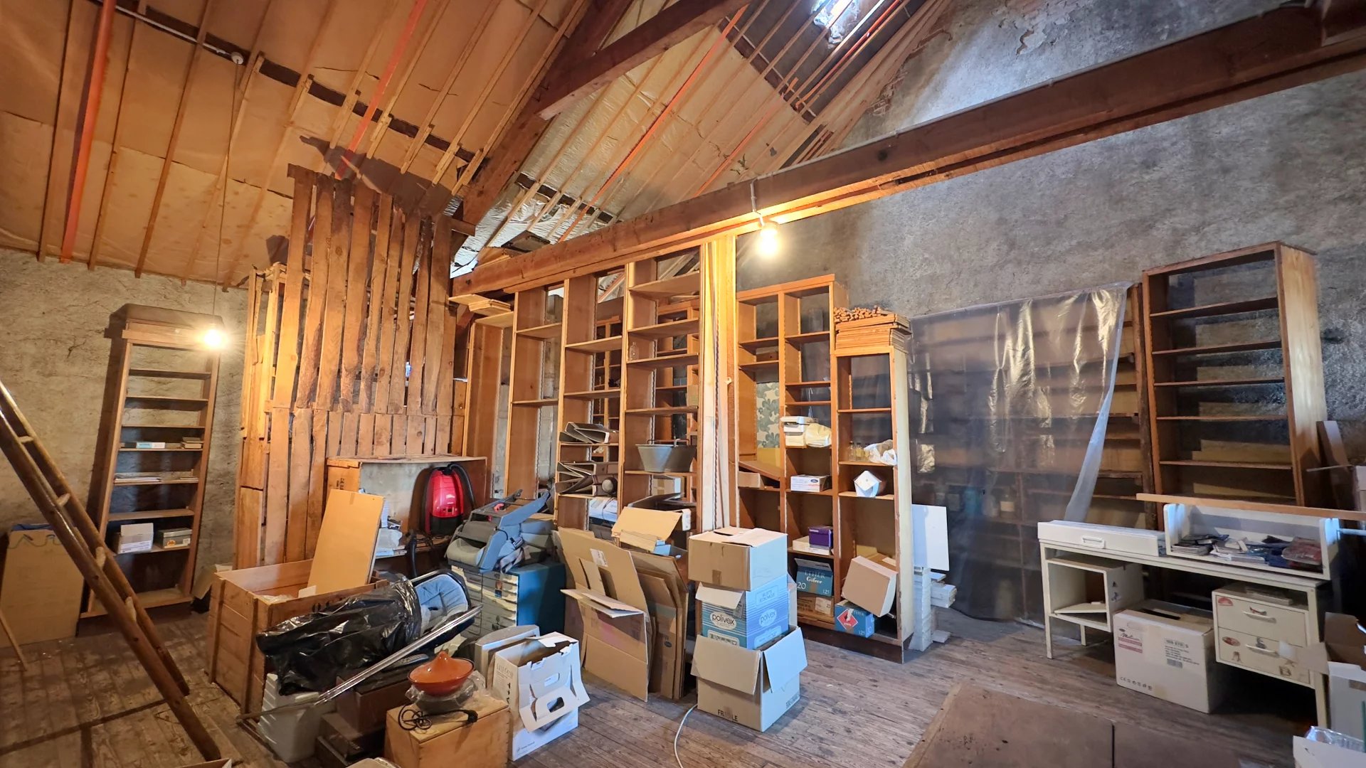 Four buildings offering great potential in the heart of a thriving town, Limousin – France – BVI80410