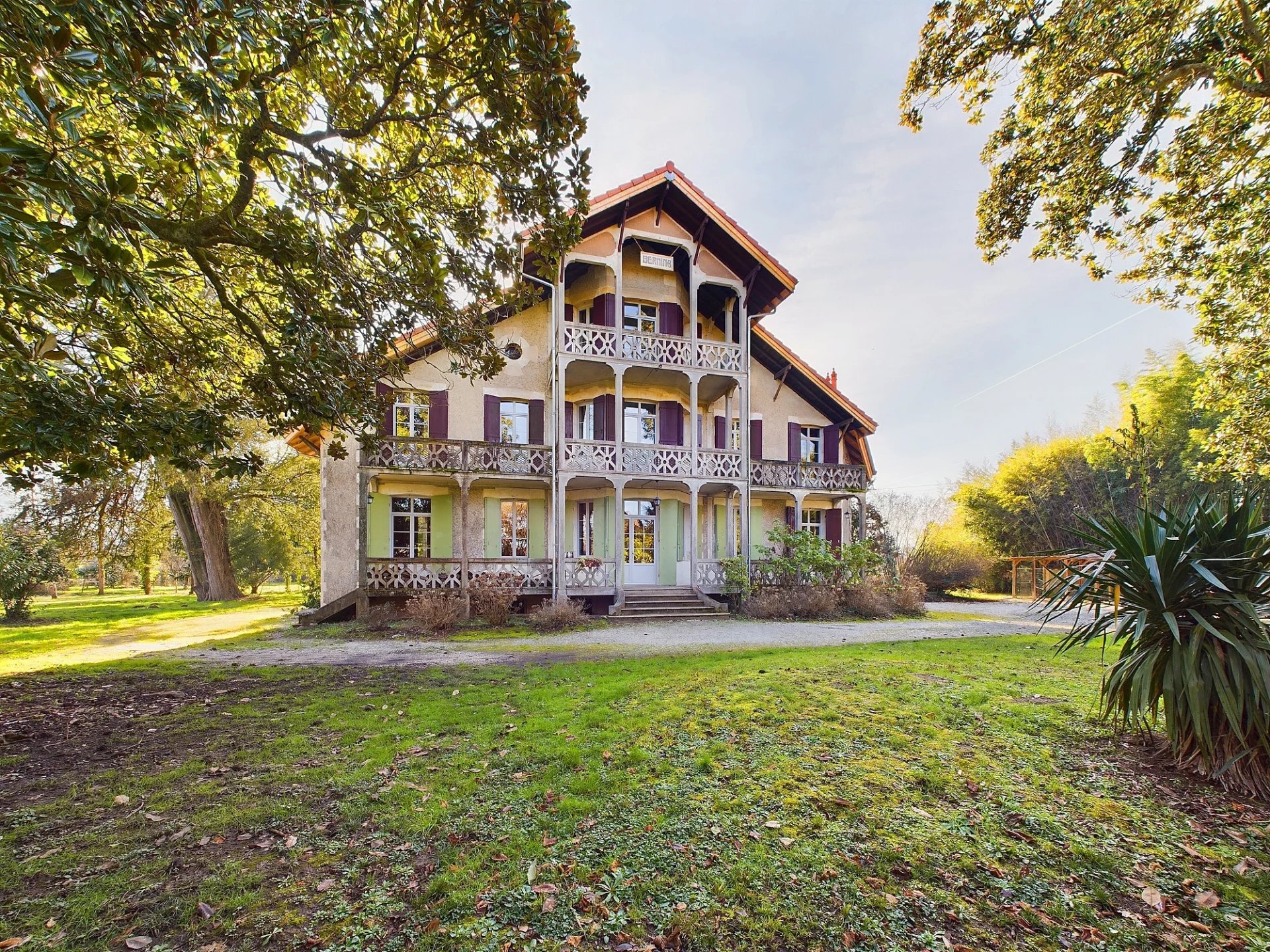 Unique 9-Bedroom Property in Prime Location Near Amenities, Aquitaine – France – BVI61346