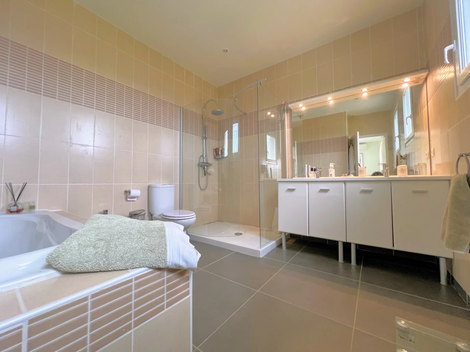 Luxury 5-Bedroom Home with Breathtaking Views and Development Potential, Languedoc-Roussillon – France – BVI79440