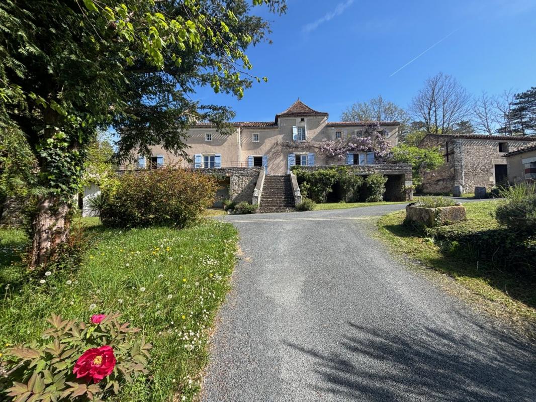 9 bedroom maison situee en campagne in Puy L’eveque, Lot, France – 12033370282