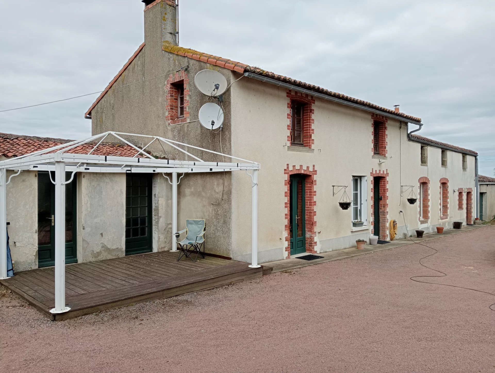 Spacious village house with bed and breakfast potential, Poitou-Charentes – France – BVI80102