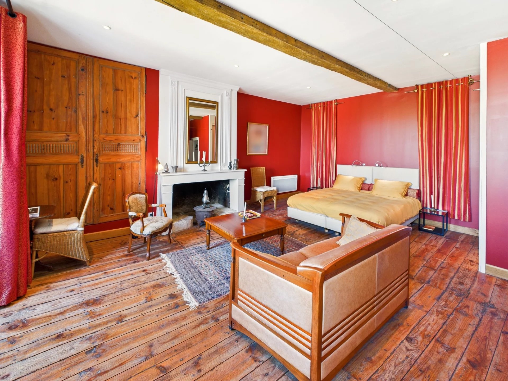 Charming village house in the heart of Monflanquin with roof terrace, Aquitaine – France – BVI65486