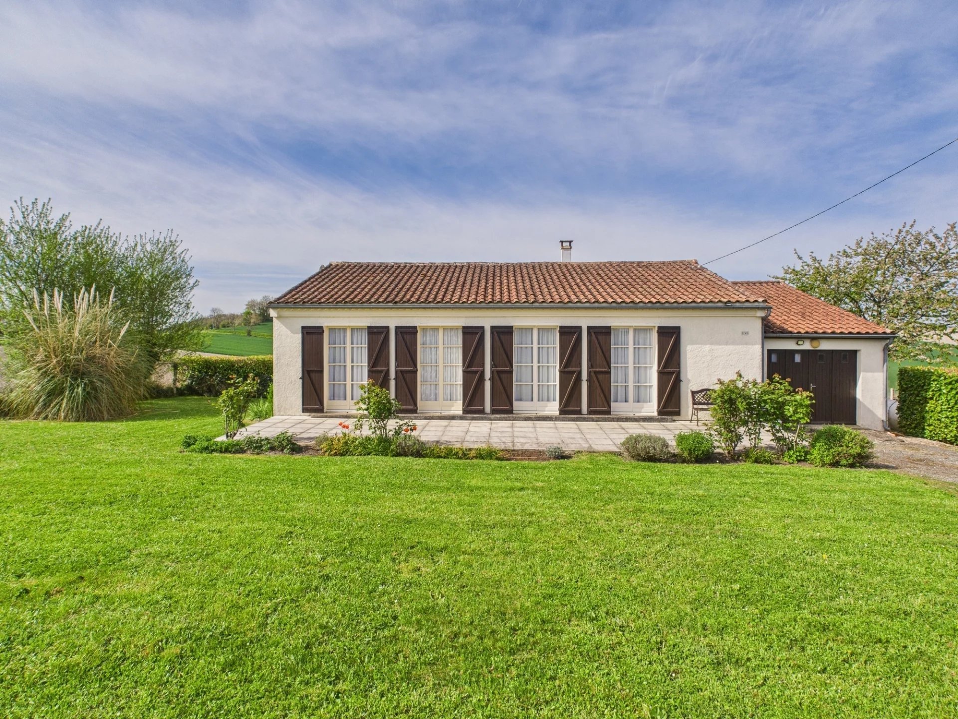 Perfect holiday home with amazing views and a pool, Aquitaine – France – BVI76878