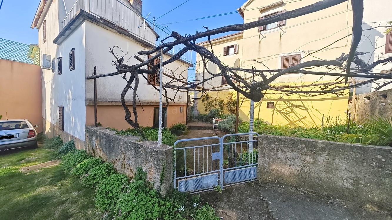 3 bedroom villa in Vrbnik, Croatia – 103324