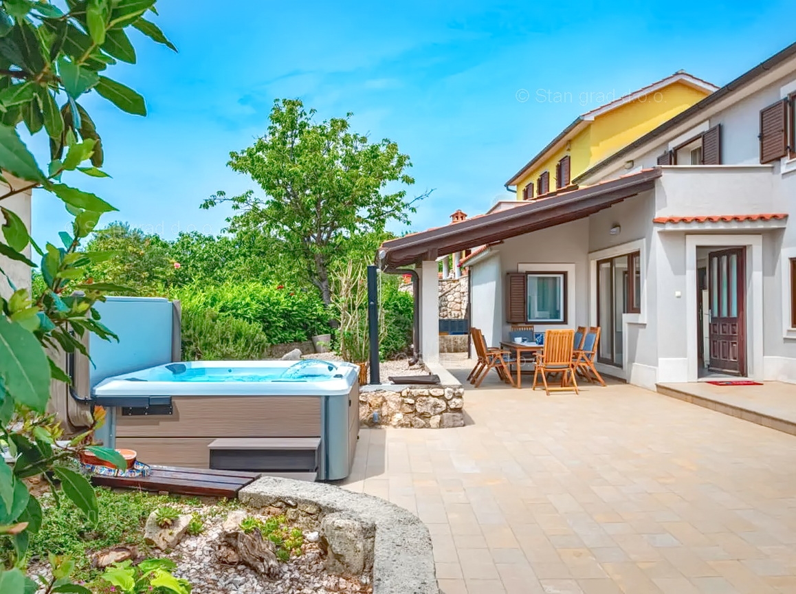 2 bedroom villa in Dobrinj, Croatia – 103287