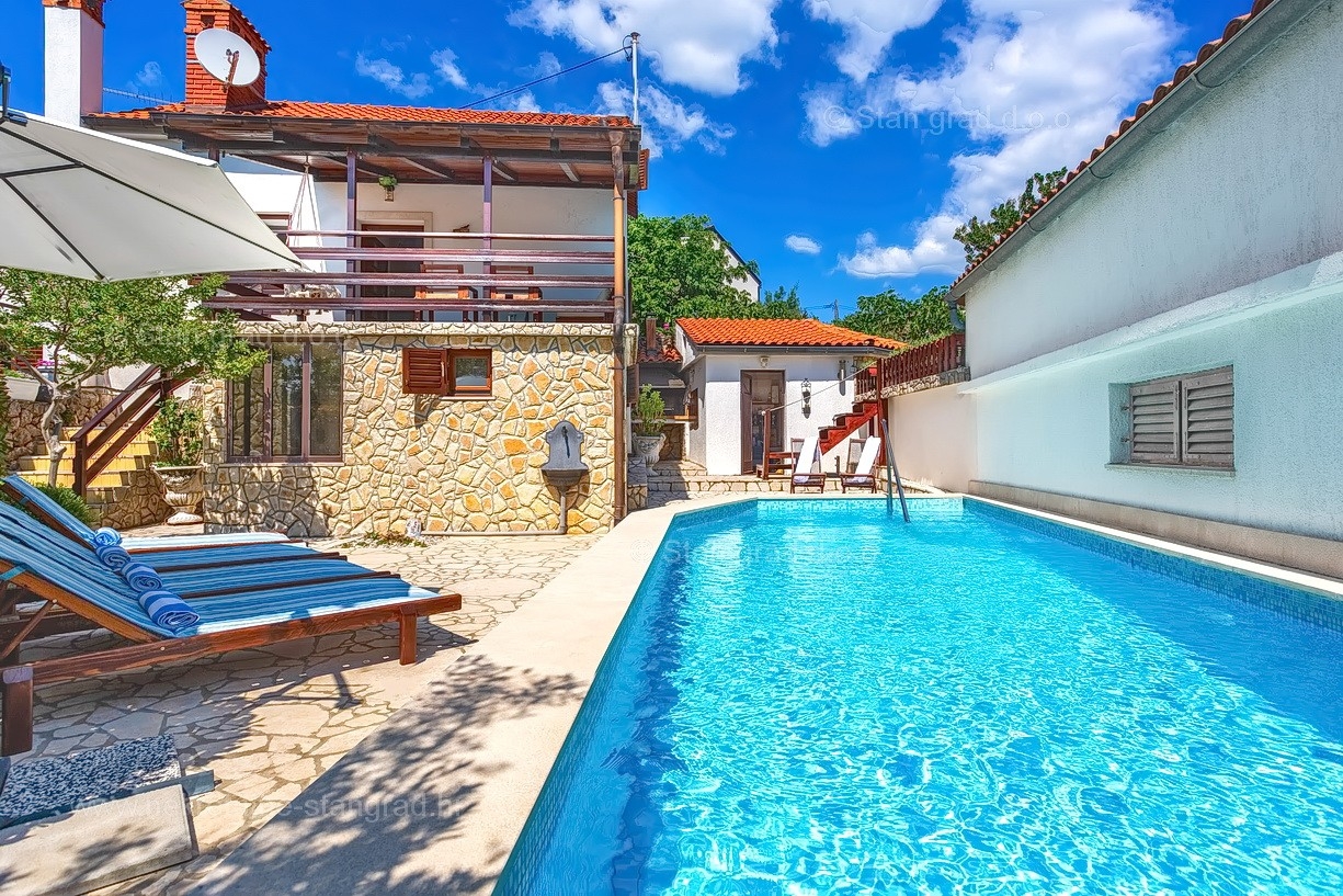 4 bedroom villa in Vrbnik, Croatia – 103211