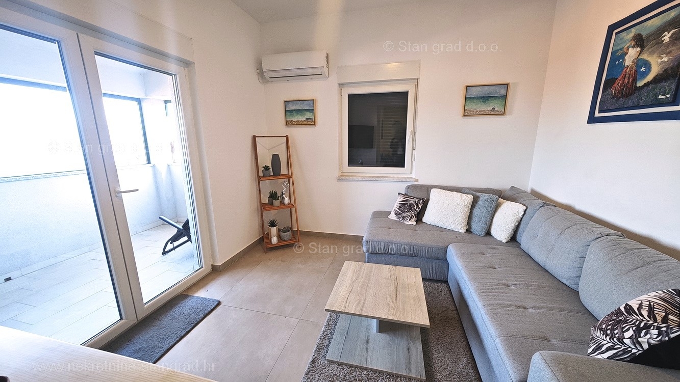 2 bedroom apartment in Dobrinj, Croatia – 103086