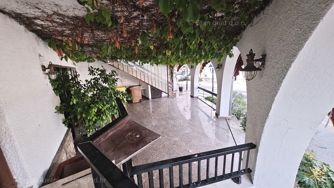 3 bedroom villa in Dobrinj, Croatia – 103067